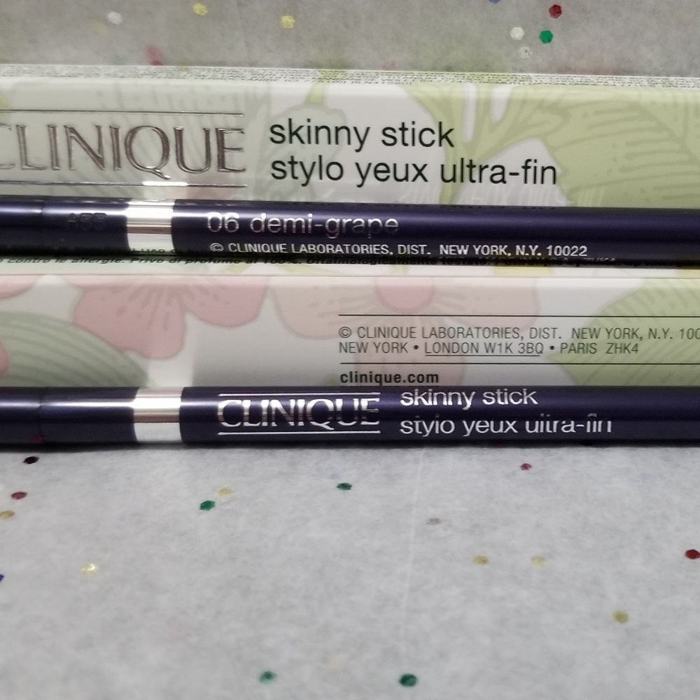 2 Demi Grape eyeliners Clinique Skinny Sticks
